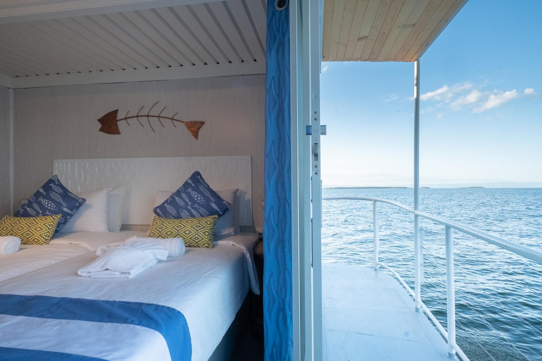 Sovereign Houseboat thumbnail 7